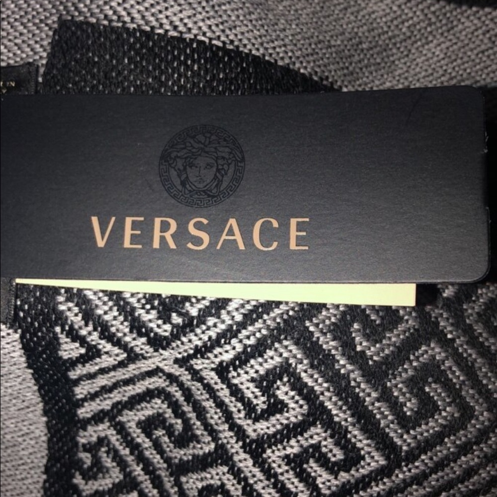 Versace scarf - Picture 2 of 2